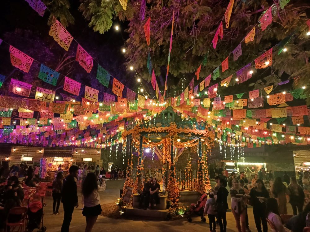 Adornar con Papel Picado